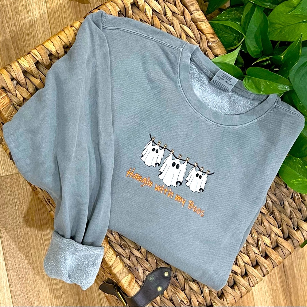 Embroidered Crewneck on Peppered Ash Grey